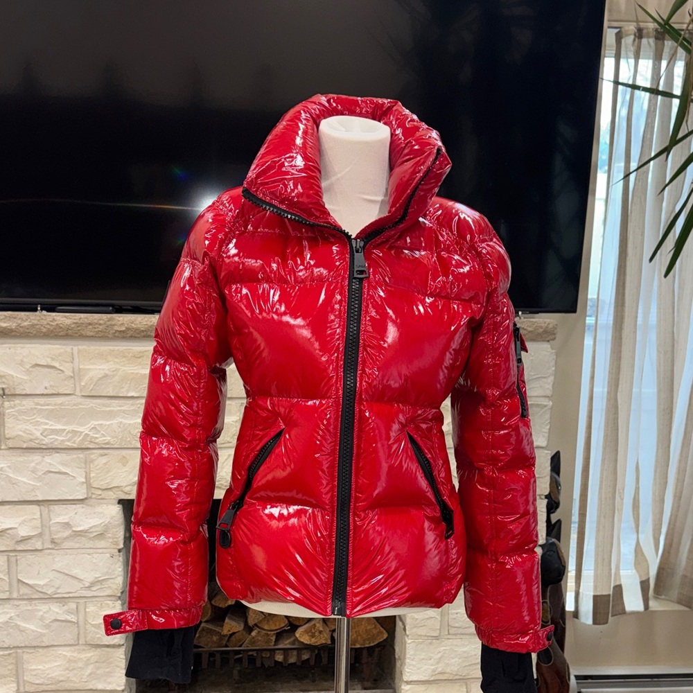SAM. Shiny Red Puffer Jacket size M . very good condition.